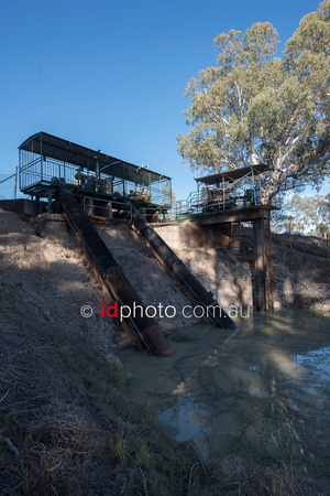 Pumping station on the Darling River near Bourke